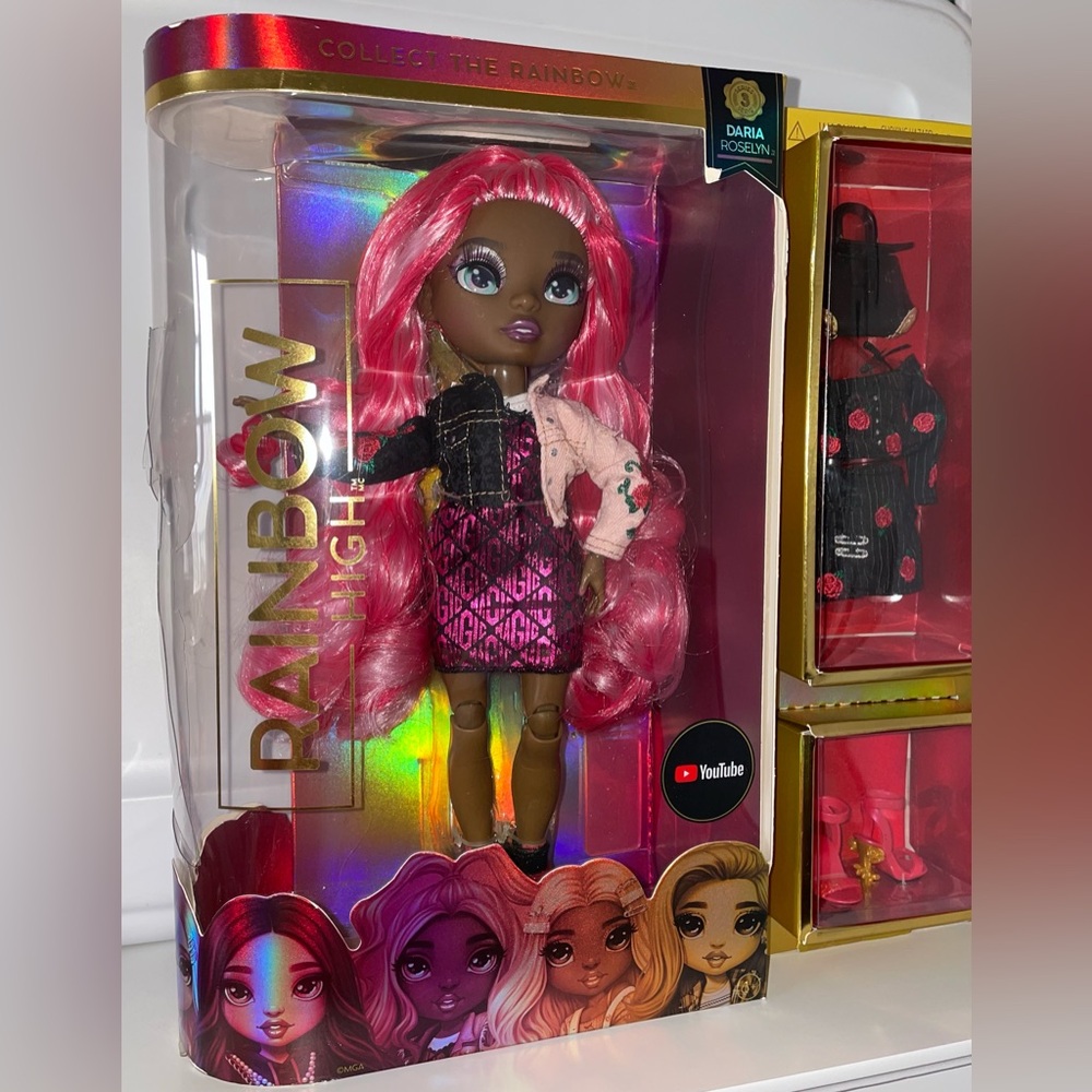 Rainbow High Series 3 Daria Roselyn Doll Pink Hair Full Set – NRFB, Box Crack